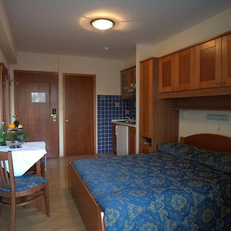 Studio Apartmani Bijeli Delfin Biograd Na Moru Exteriör bild