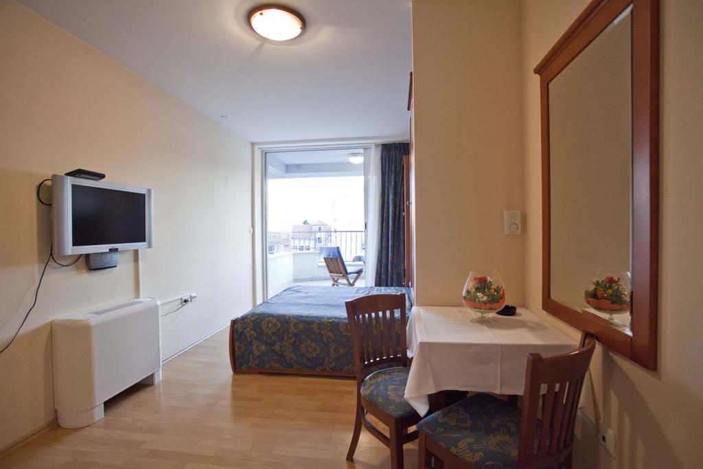 Studio Apartmani Bijeli Delfin Biograd Na Moru Rum bild