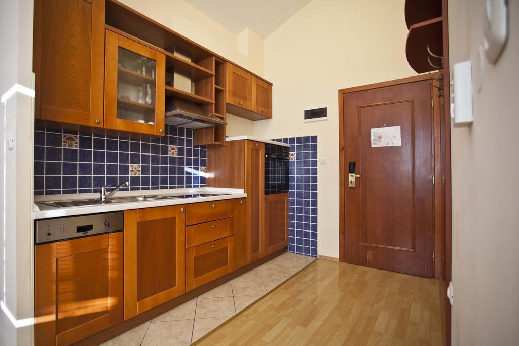 Studio Apartmani Bijeli Delfin Biograd Na Moru Exteriör bild