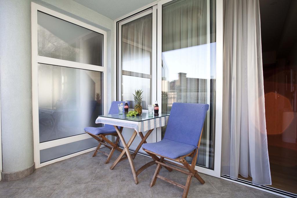 Studio Apartmani Bijeli Delfin Biograd Na Moru Rum bild