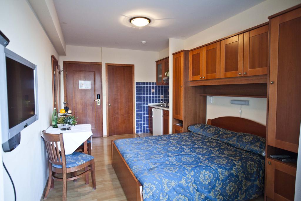 Studio Apartmani Bijeli Delfin Biograd Na Moru Rum bild
