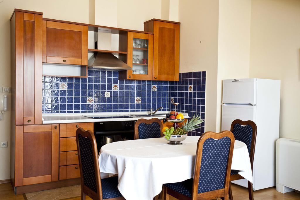 Studio Apartmani Bijeli Delfin Biograd Na Moru Rum bild