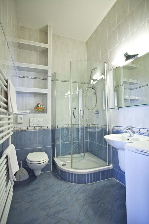 Studio Apartmani Bijeli Delfin Biograd Na Moru Rum bild