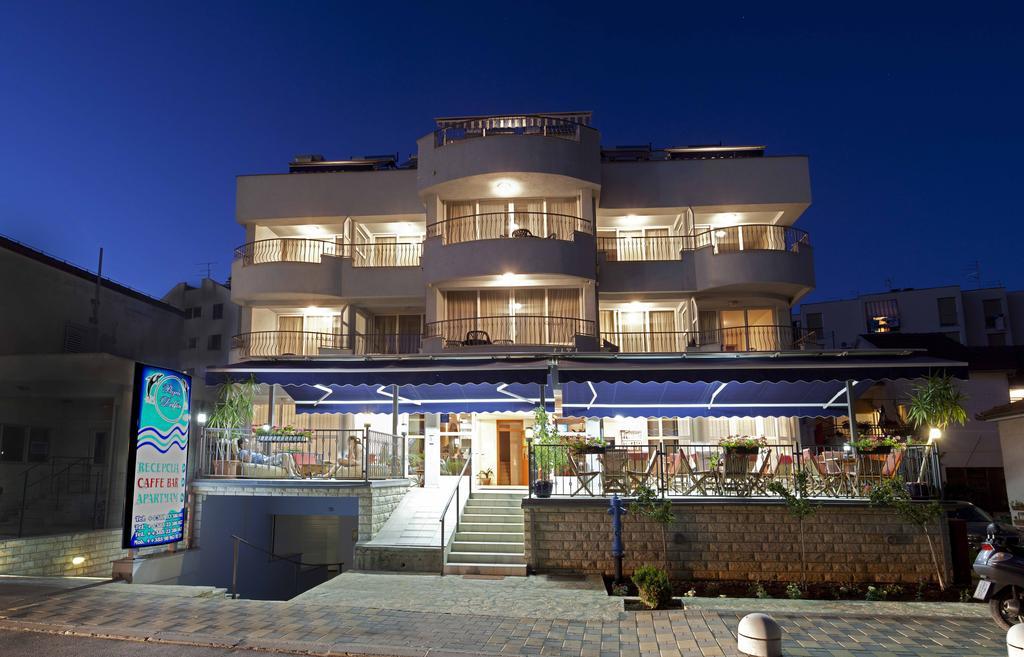 Studio Apartmani Bijeli Delfin Biograd Na Moru Exteriör bild