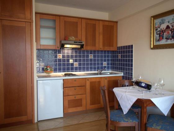 Studio Apartmani Bijeli Delfin Biograd Na Moru Exteriör bild