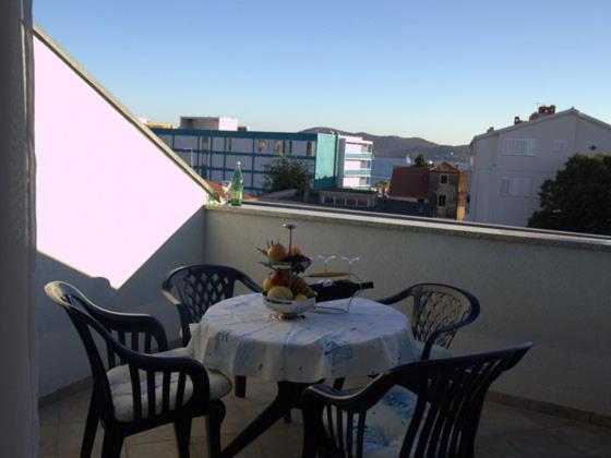 Studio Apartmani Bijeli Delfin Biograd Na Moru Exteriör bild