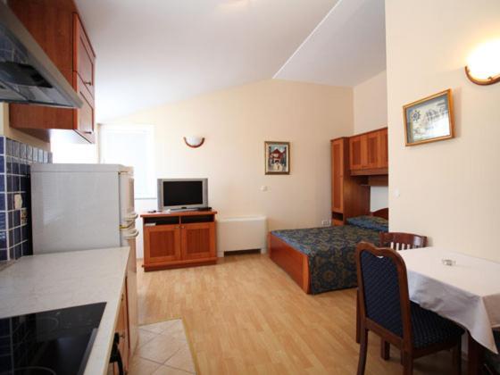 Studio Apartmani Bijeli Delfin Biograd Na Moru Exteriör bild